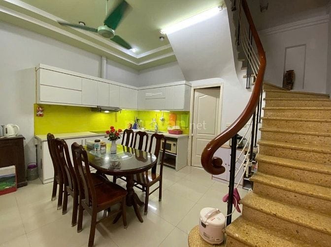 Cho thuê nhà riêng Nguyễn Ngọc Vũ - 82m2x3 tầng, 4PN