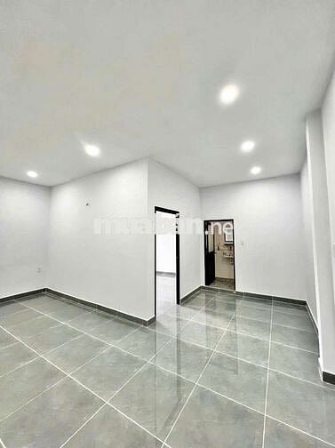 GẤP - NHÀ 2 TẦNG -NGANG 6M -Ô TÔ NGỦ TRONG NHÀ - GIÁP TÂN PHÚ - 60M²