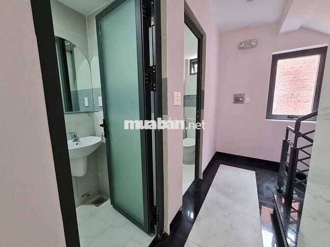 CHO THUÊ NHÀ 5X22( TRỆT+ LỬNG+2 LẦU )FULL MÁY LẠNH+ THANG MÁY