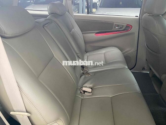 Toyota Innova 2012 G - AT