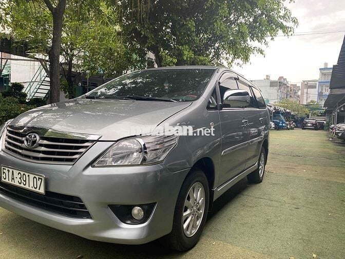 Toyota Innova 2012 G - AT