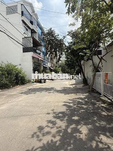Bán nhà DTSD 240m , xây dựng 1 trệt 3 lầu, 8 phòng  giá 6,5 TỶ