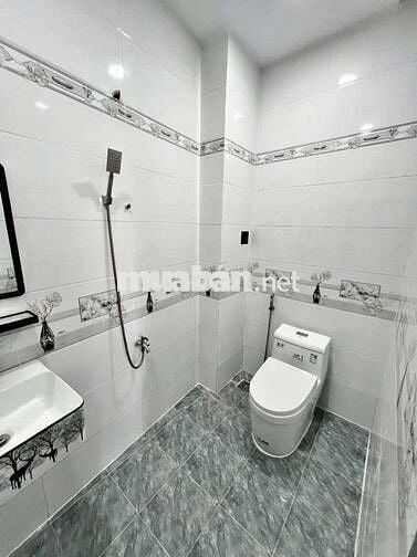 GẤP - NHÀ 2 TẦNG -NGANG 6M -Ô TÔ NGỦ TRONG NHÀ - GIÁP TÂN PHÚ - 60M²