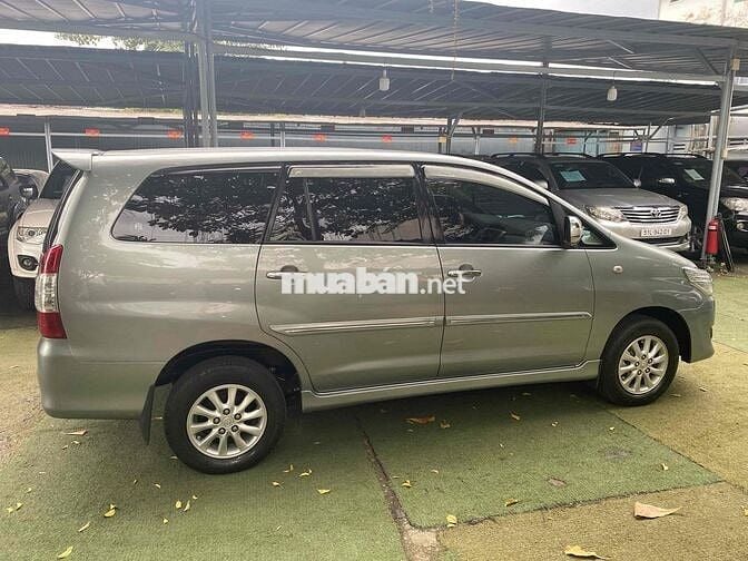 Toyota Innova 2012 G - AT