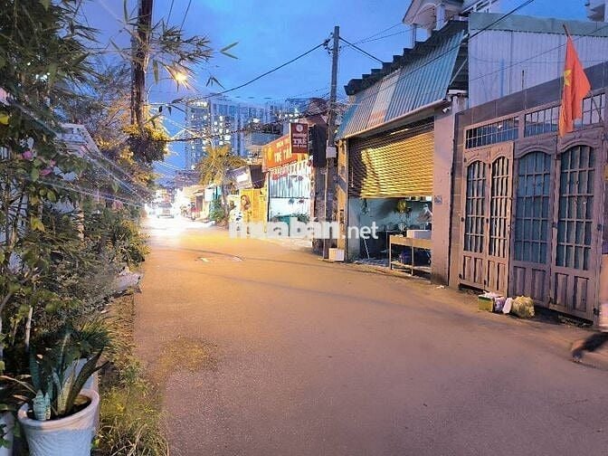 162m2 full thổ.3 tầng. MT đường 20. Ngay gigamail. View sông 23.6 ty