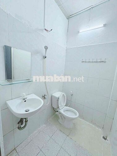 Cho thuê phòng trọ giá rẻ 2tr Ung Văn Khiêm ( Có máy lạnh)