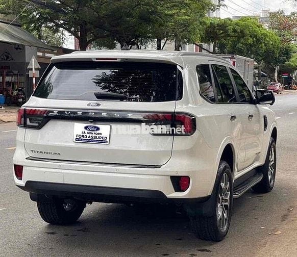 Ford Everest 2024 Titanium 2.0 AT 4x2 - 13600 km