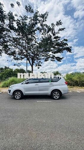 Toyota Innova 2021 2.0E