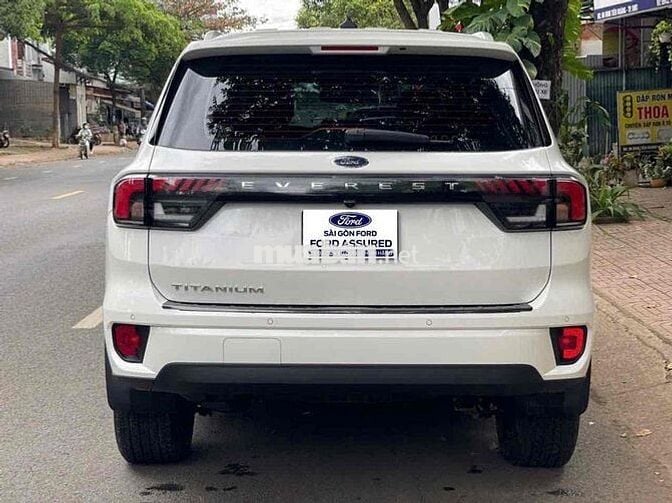 Ford Everest 2024 Titanium 2.0 AT 4x2 - 13600 km
