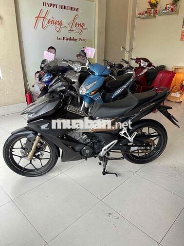 winer x . thắng abs . máy zin im . áo đẹp ko trầy