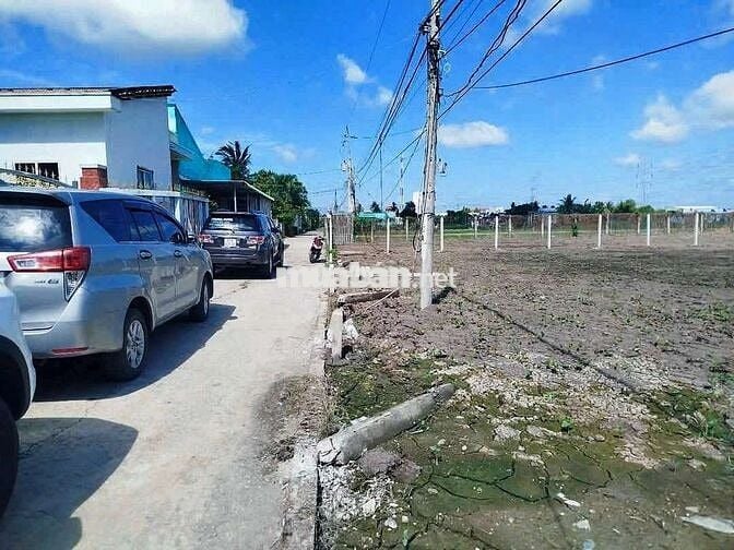 Đất thổ cư 1 xẹt đường DT 833 , đường betong xe du lịch 7 chỗ vi vu