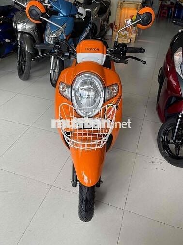 scoopy 2020. hàng bỏ mẫu. máy zin im . ko hú