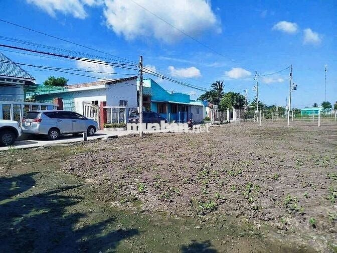 Đất thổ cư 1 xẹt đường DT 833 , đường betong xe du lịch 7 chỗ vi vu