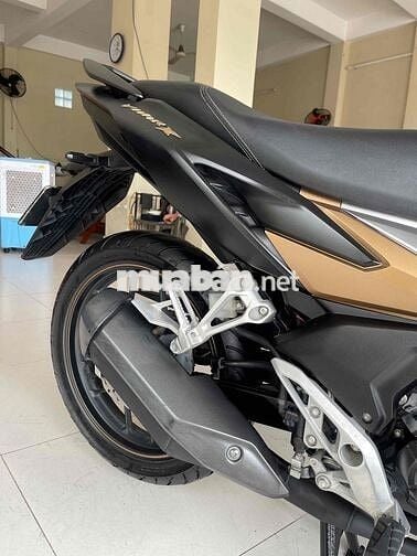 winer x . thắng abs . máy zin im . áo đẹp ko trầy