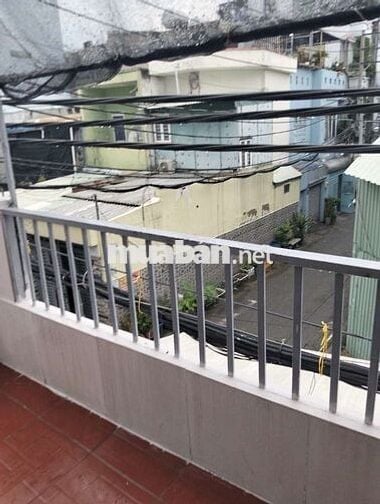 Tôi cho thuê phòng có ban công 16 m2 không trung chủ có tủ lạnh