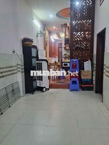 Cho thuê nhà mới 2 tầng (4m x 18m) có 3 phòng ngủ hẻm ô tô gần chợ