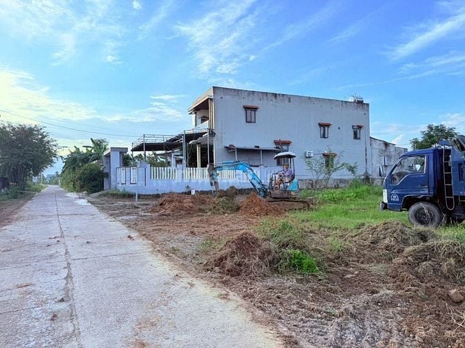 BÁN ĐẤT MẶT TIỀN VIEW SÔNG PHÍA NAM HÒA TIẾN GIÁ CHỈ 780TR