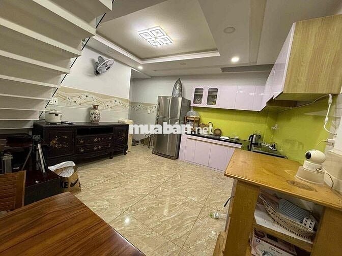 Cho thuê nhà Full nội thất (5m x 11m) có 4 phòng ngủ hẻm nhựa 6m
