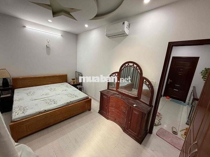 Cho thuê nhà Full nội thất (5m x 11m) có 4 phòng ngủ hẻm nhựa 6m