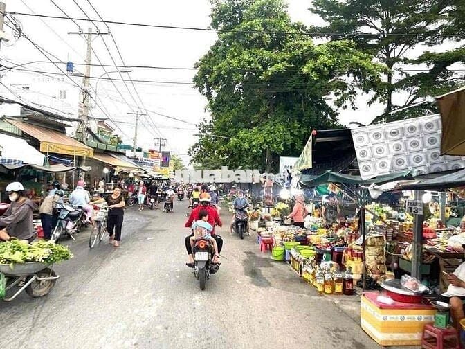 kẹt tiền cần bán lô đất sẵn thổ cư sổ hồng riêng giá 440 triêu