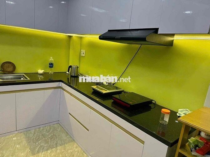 Cho thuê nhà Full nội thất (5m x 11m) có 4 phòng ngủ hẻm nhựa 6m