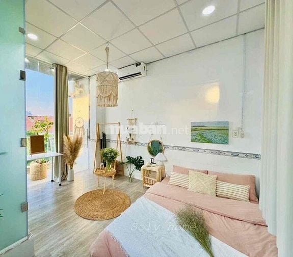 Căn hộ dịch vụ ban công ngay Lâm Văn Bền