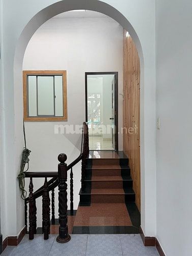 Bán nhà mặt tiền 379 Ngô Gia Tự, P.3, trung tâm Q.10, 4x18m, 3 lầu, ST