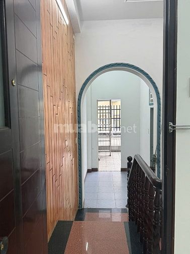 Bán nhà mặt tiền 379 Ngô Gia Tự, P.3, trung tâm Q.10, 4x18m, 3 lầu, ST