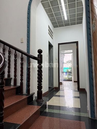 Bán nhà mặt tiền 379 Ngô Gia Tự, P.3, trung tâm Q.10, 4x18m, 3 lầu, ST