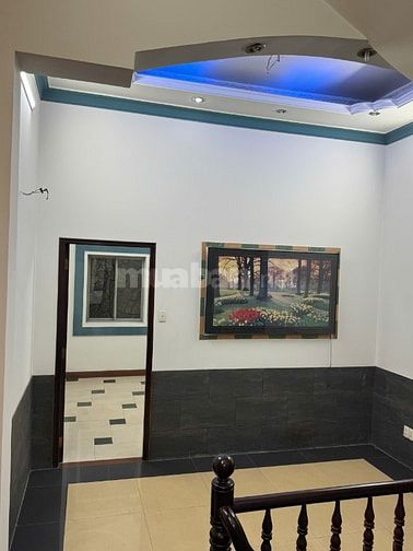 Bán nhà mặt tiền 379 Ngô Gia Tự, P.3, trung tâm Q.10, 4x18m, 3 lầu, ST