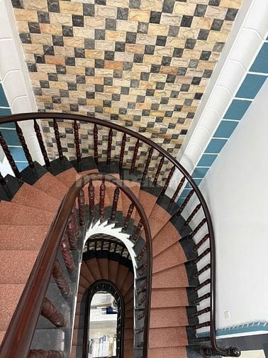Bán nhà mặt tiền 379 Ngô Gia Tự, P.3, trung tâm Q.10, 4x18m, 3 lầu, ST