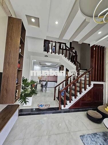 Bán nhà Phú Diễn, 54m, hơn 9 tỷ, ôtô đỗ cổng, dân xây, gần phố