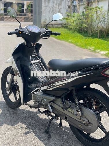 Xe máy Yamaha Sirius FI 2017 trắng đen