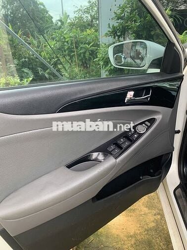 Hyundai Sonata 2010 màu trắng, 5 chỗ, xăng