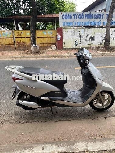thanh lý xe lead fi 2010 máy zin êm xe sạch sẽ.