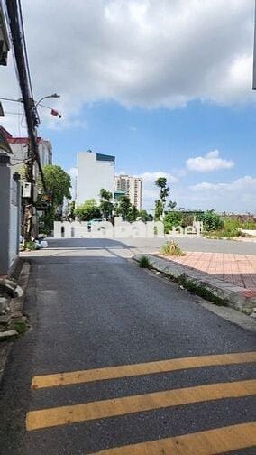 Ngọc Thụy - Nguyên Căn cả sân 125m2- 3 Ngủ - 7,5tr