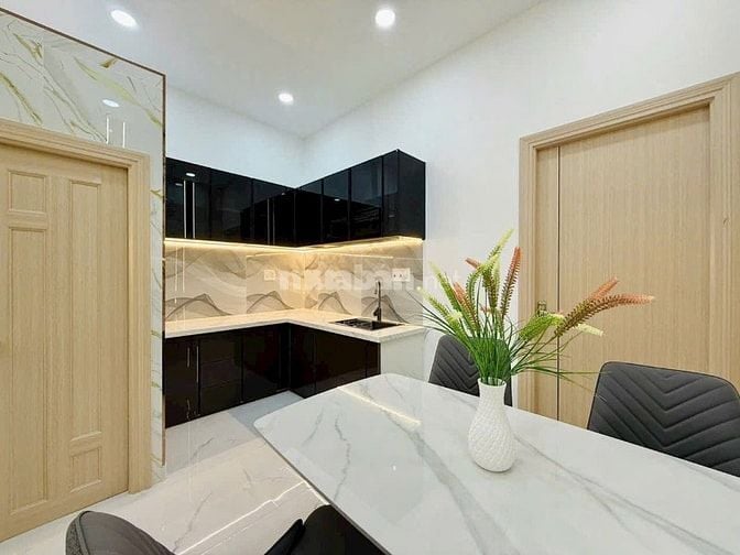 Bán nhà trung tâm Nguyễn Đình Chiểu, Q1 - Giá mềm chỉ 3TỶ890 - Hẻm 4M