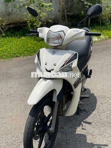 Xe máy Yamaha Sirius FI 2017 trắng đen