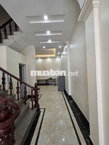 Phố Trạm - Ngay Aeon - Nhà 50m2 ×3 Tầng - Ô tô - 10Tr
