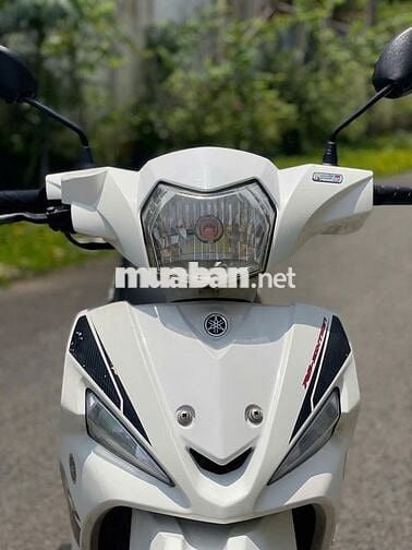 Xe máy Yamaha Sirius FI 2017 trắng đen