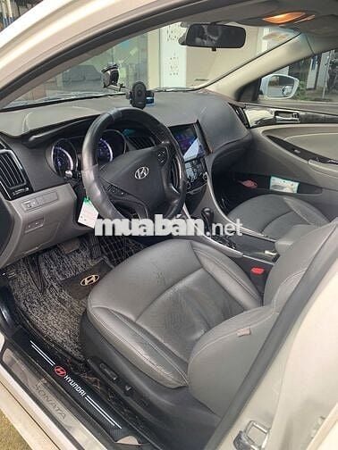 Hyundai Sonata 2010 màu trắng, 5 chỗ, xăng
