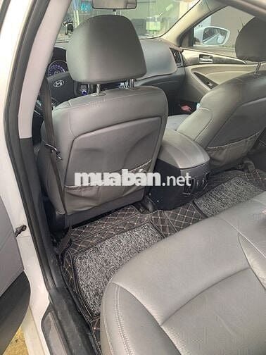 Hyundai Sonata 2010 màu trắng, 5 chỗ, xăng