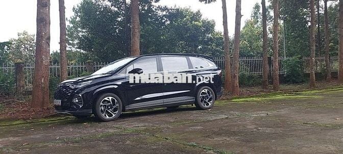 Hyundai Custin 2.0T 2024, đen, đã sử dụng.