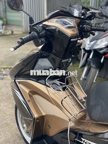 Xe máy Honda Air Blade Deluxe Edition 2013