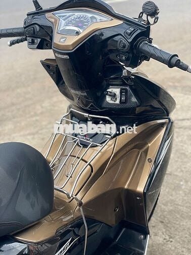 Xe máy Honda Air Blade Deluxe Edition 2013