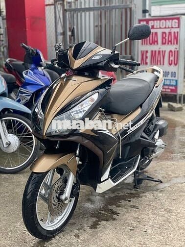 Xe máy Honda Air Blade Deluxe Edition 2013