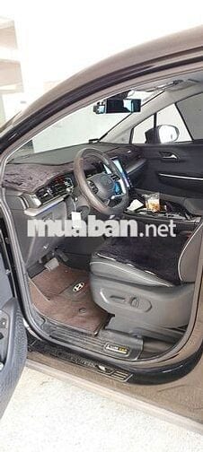 Hyundai Custin 2.0T 2024, đen, đã sử dụng.