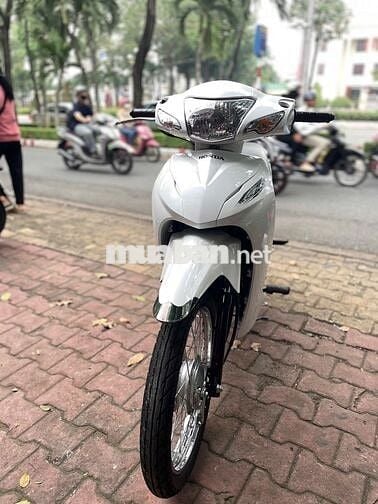 Xe máy Honda Wave A 2023 màu trắng