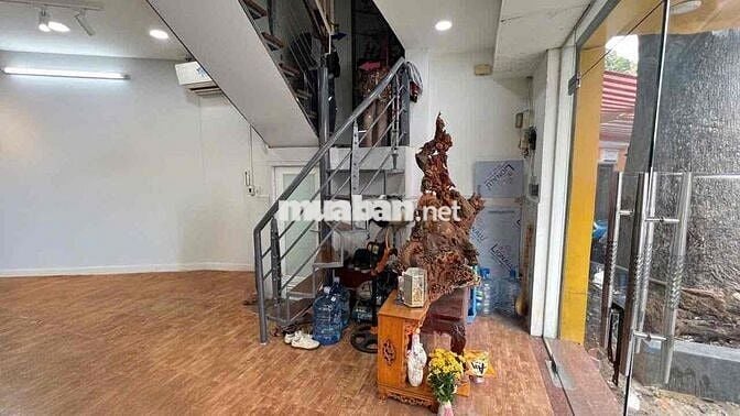 Cho thuê mặt tiền lầu trệt 692 Lê Hồng Phong Quận 10