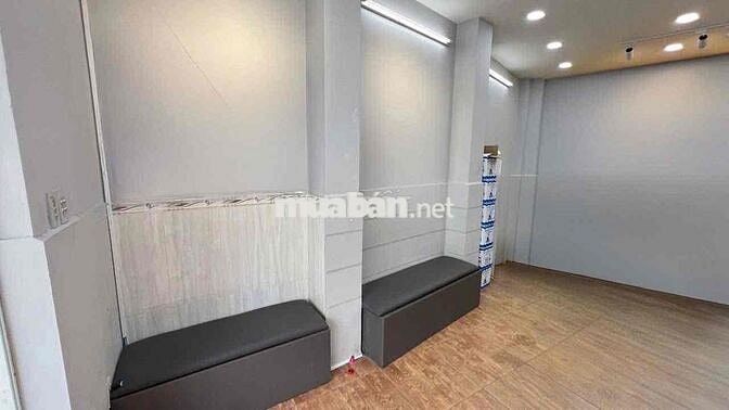 Cho thuê mặt tiền lầu trệt 692 Lê Hồng Phong Quận 10